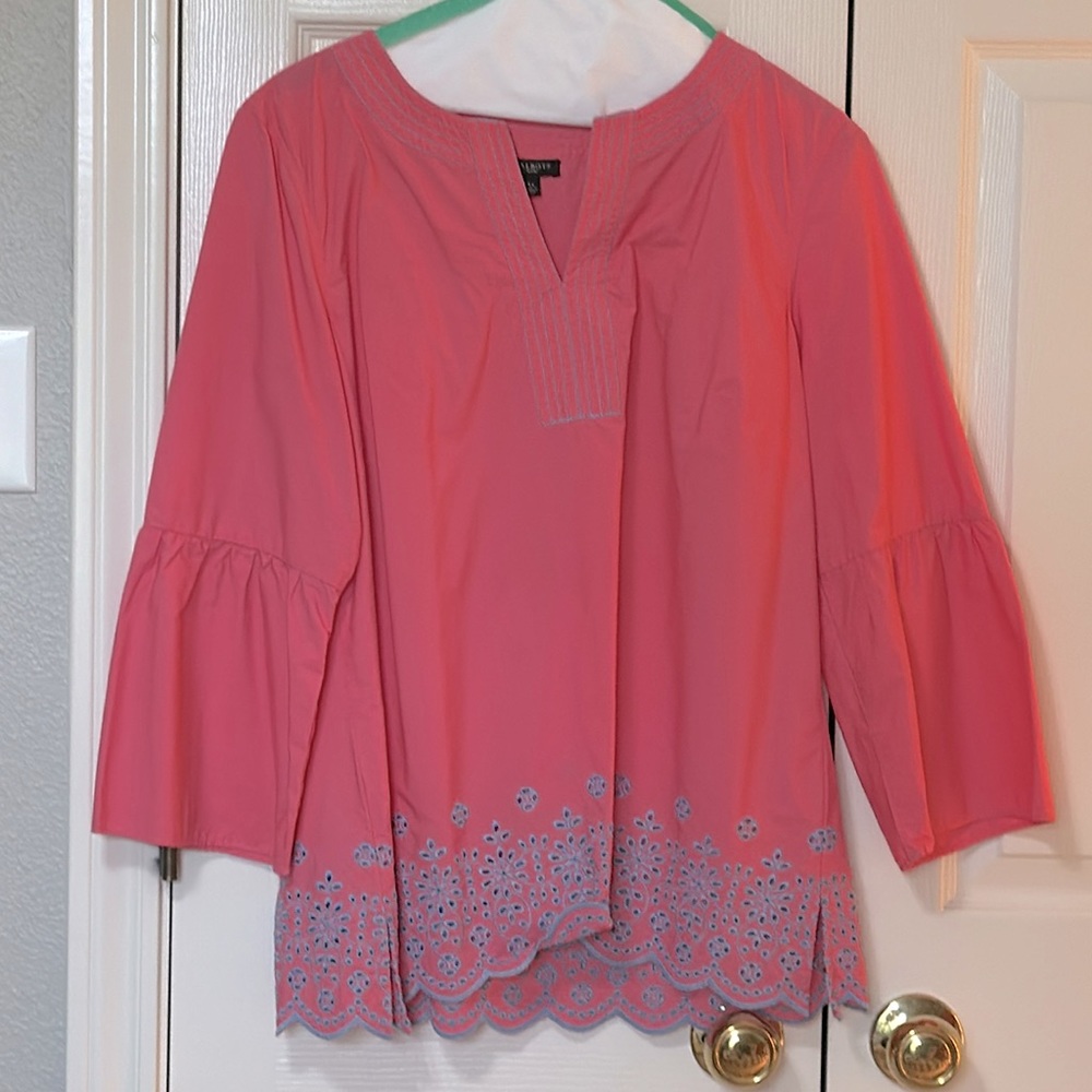 Talbots rose popover with periwinkle stitching. 100% cotton. Size Lp